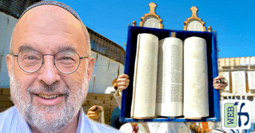 Hagba - Lifting the Torah